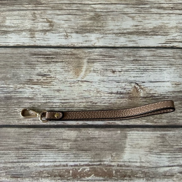 Michael Kors Wristlet Strap Gold Metal Hardware Taupe Beige Leather - Picture 1 of 6